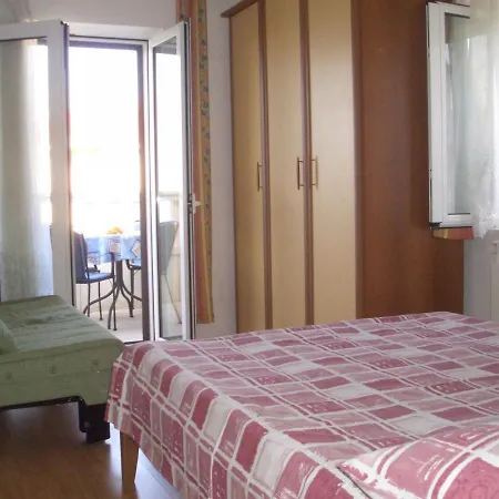 Marino - 150 M From Beach Splitska