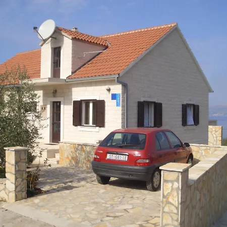Marino - 150 M From Beach Appartamento